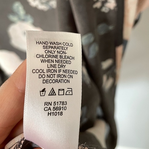 Maurices Floral Kimono Sz M/L Grey Pink Feminine Girly Lightweight Topper EUC - Picture 10 of 10